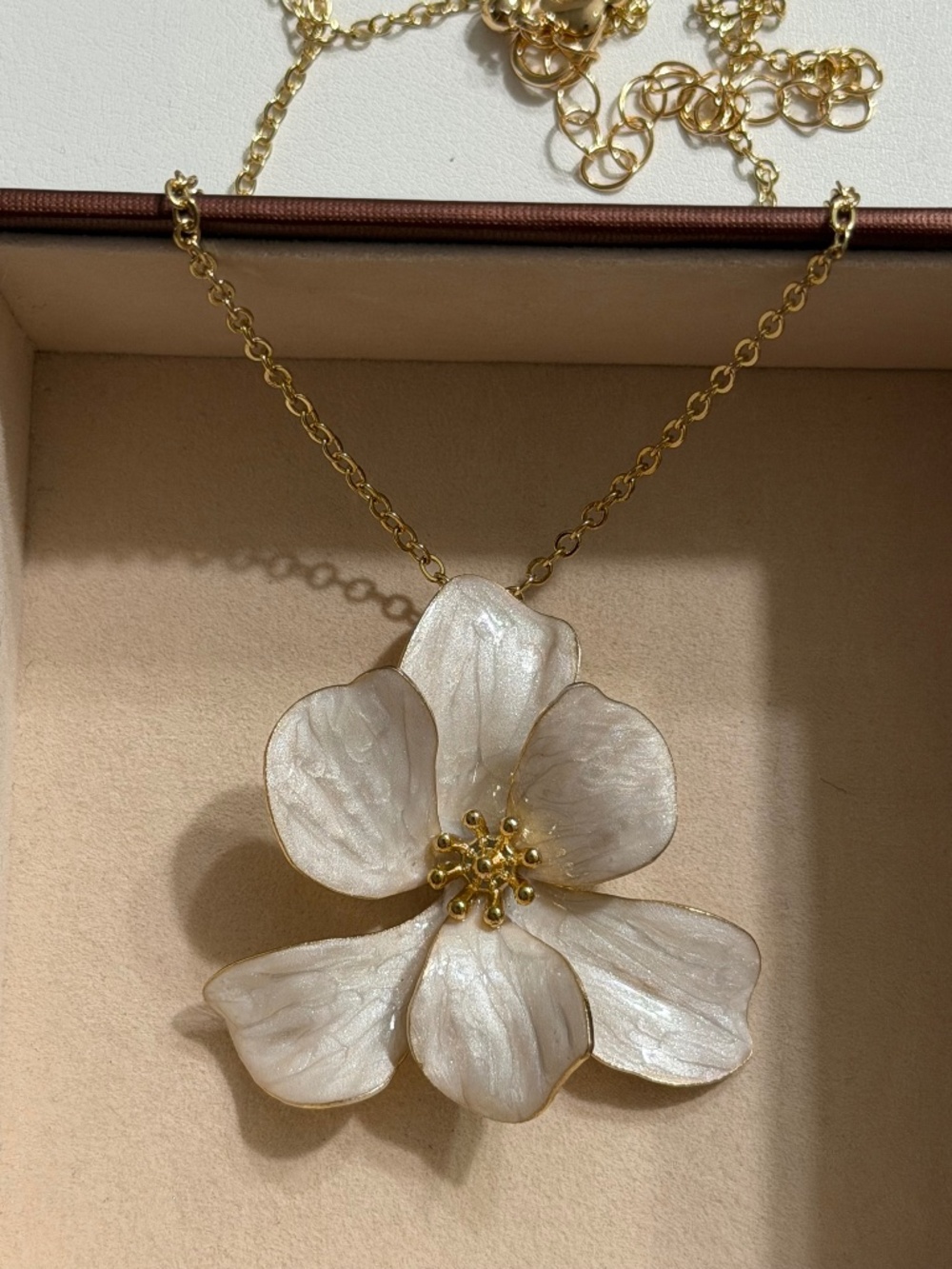Vintage Golden Ivory White Irregular Flower Enamel Exaggerated Pendant Necklace